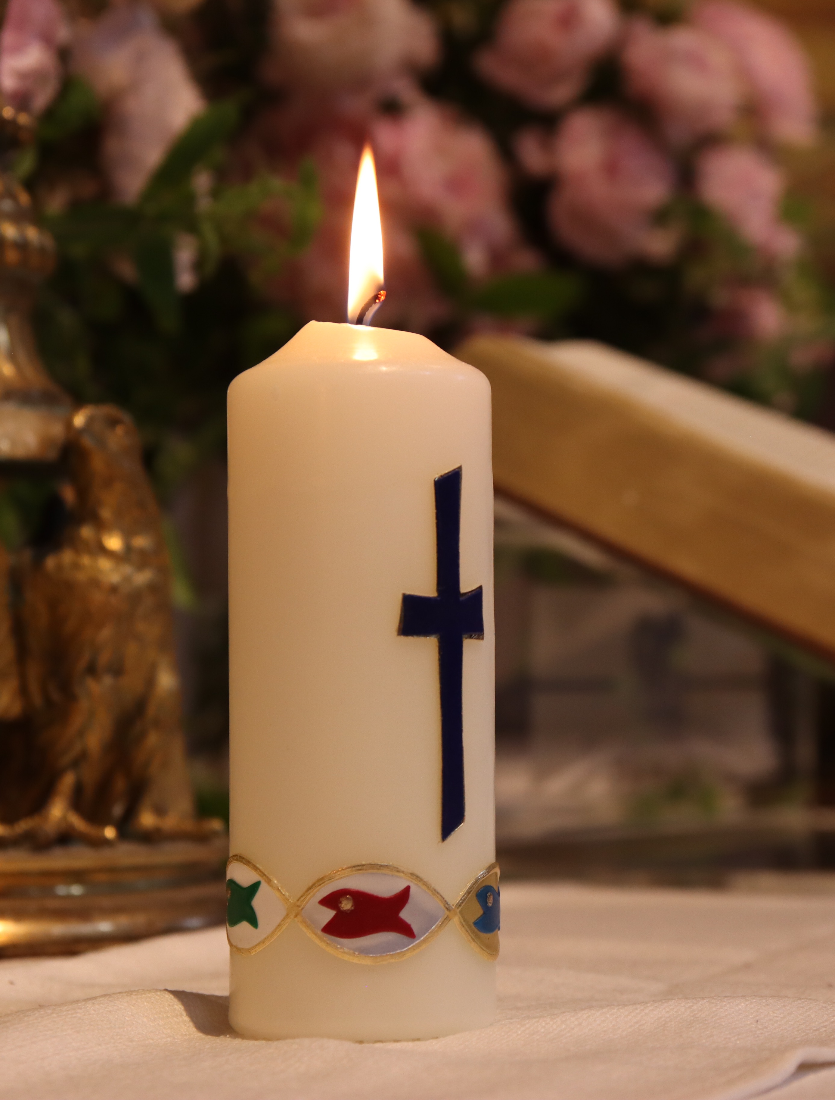 Kerze auf dem Altar in der St. Nikolaikirche Potsdam für alle Anlässe.